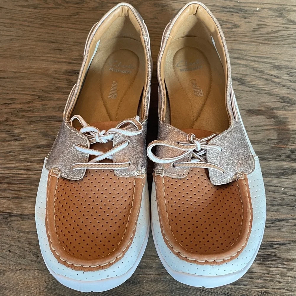 CLARKS ARBOR OPAL LEATHER BOAT SHOE
SIZE 9.5 - Picture 12 of 12
